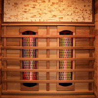 Sauna de infrarrojos lejanos de lujo en madera de cedro rojo o hemlock con lámpara curativa de siete colores