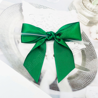 E-Magic Vente en gros OEM Nœuds en ruban de satin vert pré-noués avec attache torsadée pour emballage de boîtes cadeaux et décoration de sacs de bonbons au chocolat