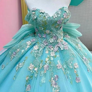 LY-QD0001 Vestido de Quinceañera para Chica con Encaje 3D y Falda de Princesa, Hombros Descubiertos y Lazo, Vestido de Gala para Fiestas y Bailes en Varios Colores - Product Image 3