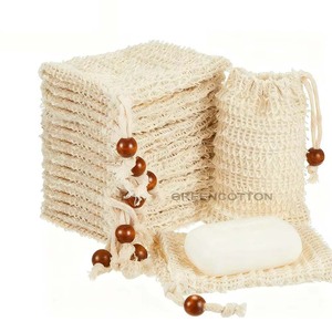 Sac à savon personnalisé avec logo, pochette exfoliante avec cordon de serrage et perle en bois, pour faire mousser et sécher le savon, pour le bain et la douche - Product Image 1