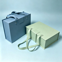 Boîte cadeau rigide personnalisée avec poignée, emballage en papier rigide de luxe pour l'emballage de détail