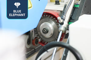 Machine de chantournage CNC automatique pour bois, PVC, MDF avec fonctions de collage, de raclage et de nettoyage - Product Image 3