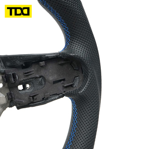 Volante de Fibra de Carbono Brillante TDD Compatible con Mini Cooper, Empuñadura de Cuero Negro Perforado, Hecho a Medida - Product Image 3