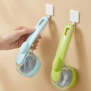 Cepillo de ducha espumante para mascotas con depósito de líquido, cepillo de silicona con diseño colgante para baño de gatos, herramienta para tiendas de mascotas, venta al por mayor. - Product Image 5