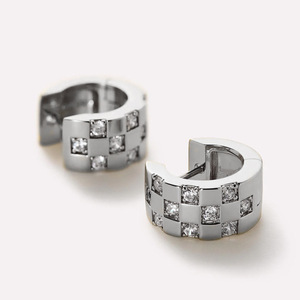 Pendientes de Aro Huggie Unisex Anchos de Oro Laminado de 14k con Microincrustaciones de Moissanita VVS GRA de Corte Brillante, Certificados GRA - Product Image 6
