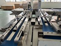 Hochgeschwindigkeits-Automatische Verpackungsmaschine für Plastiktüten mit Waffelkekse, Horizontale Flowpack-Maschine mit Automatischem Zuführsystem