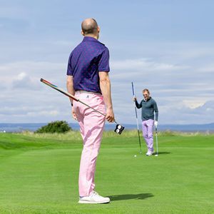 Camisetas Personalizadas al por Mayor con Sublimación Completa para Hombre, Manga Corta, Estampado Completo, Diseño Retro Geométrico con Bandera, Camisetas de Golf 100% Algodón - Product Image 4