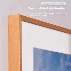 <span class=keywords><strong>Cadre</strong></span> <span class=keywords><strong>photo</strong></span> carré en alliage d'aluminium peinture décorative <span class=keywords><strong>avec</strong></span> des bords simples <span class=keywords><strong>et</strong></span> fins, <span class=keywords><strong>cadre</strong></span> en carton <span class=keywords><strong>blanc</strong></span> suspendu au mur - Product Image 4
