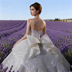 Robe de mariée élégante avec nœud au dos | Décolleté français en cœur avec train cathédrale et soutien grande taille - Product Image 4