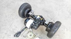 Ensemble d'essieu <span class=keywords><strong>arrière</strong></span> avec frein à disque et moteur différentiel EV de 10 kW pour tricycle de 570 mm pour <span class=keywords><strong>train</strong></span> sans rails - Product Image 3
