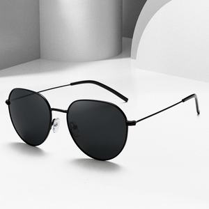 แว่นกันแดดโพลาไรซ์คุณภาพสูง กรอบสแตนเลสสั่งทำพิเศษ กรอบทองหรูหรา เลนส์ TAC ป้องกันรังสียูวี - Product Image 2