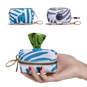 Dispenser Portatile per Sacchetti per Rifiuti di Animali Domestici, Porta Sacchetti per Cani Profumato e Impermeabile per Passeggiate all'Aperto - Product Image 3