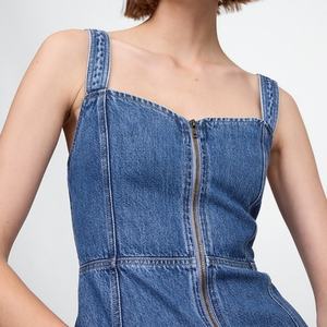 Robe d'été élégante personnalisée OEM pour femmes, en denim, avec fermeture éclair au dos, ourlet à volants, sans manches, robe en denim décontractée pour soirée - Product Image 4