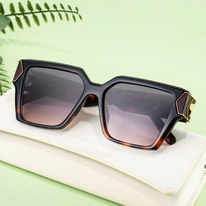 Lunettes de soleil tendance à monture carrée pour hommes, en plastique noir et métal, protection UV400, pare-soleil extérieur classe 2, numéro de pièce MY-99261 - Product Image 4