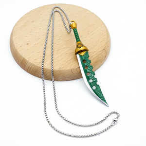 Collana in Metallo Anime con Pendente a Forma di Ascia, Gioiello Ispirato alle Armi dei Protagonisti - Product Image 5