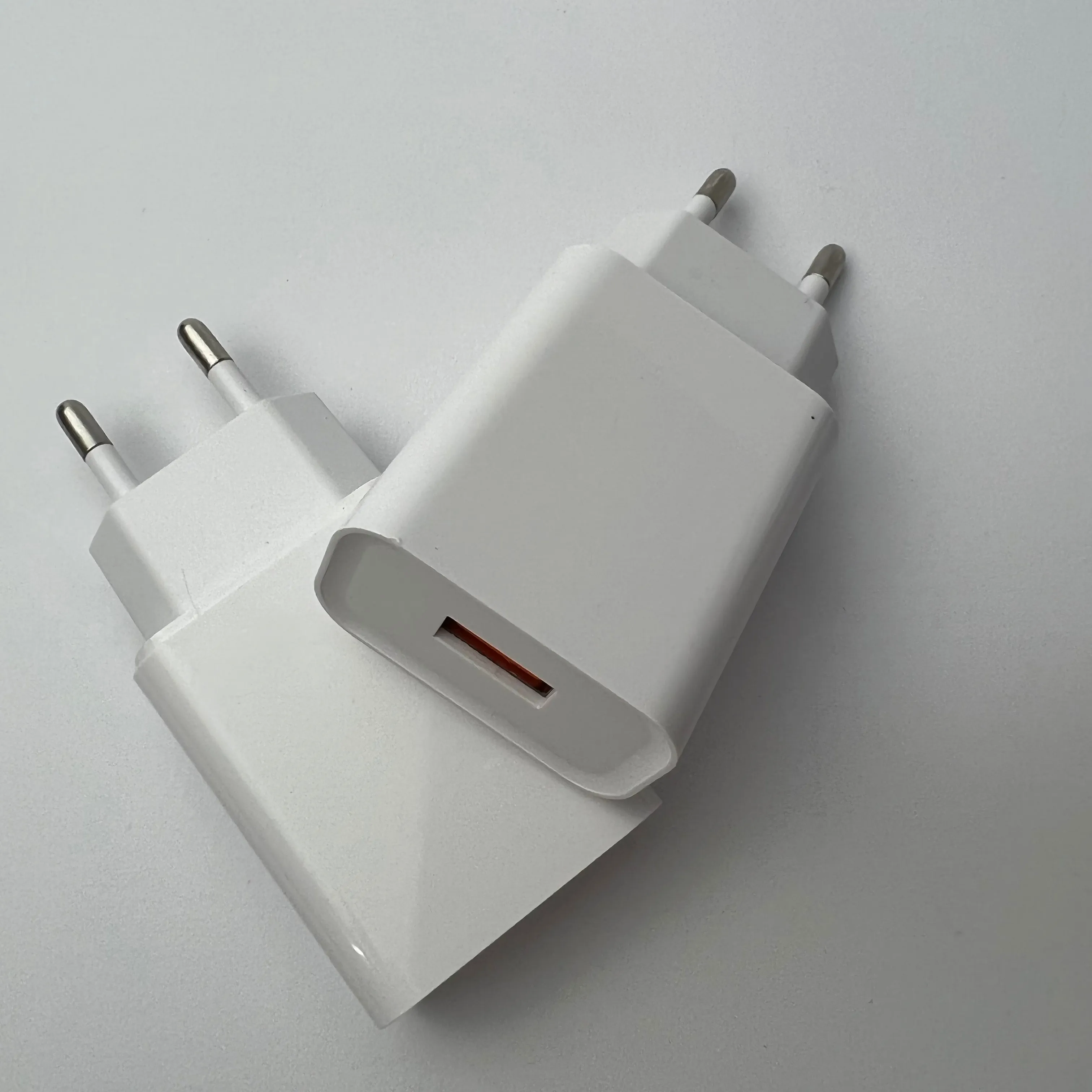 Hot Sales Charger Wallmount Mobile Adapter 5V/2A 5V/1A Switching Fast Charger