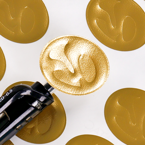 Etiquetas Redondas Personalizadas con Grabado en Oro |   Fábrica de Dongguan, China, para pegatinas de lujo con textura 3D - Product Image 2