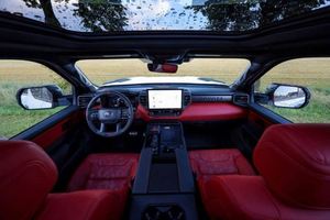 VENTES CHAUDES pour <span class=keywords><strong>TOYOTA</strong></span> <span class=keywords><strong>TUNDRA</strong></span> CREW MAX TRD AUTOMATIQUE BLANCHE d'occasion - Product Image 4