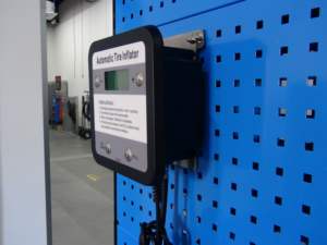 G5 Tyreshop Gonfleur de pneus automatique mural intérieur avec moniteur de pression des pneus Affichage numérique pour atelier - Product Image 3