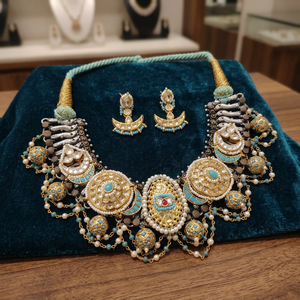 Parure de collier de mariage fusion Kundan de créateur, plaqué or, finition antique or et argent, avec cordon réglable - Product Image 3