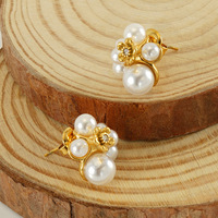 Boucles d'oreilles clous en acier inoxydable 304 plaqué or 18 carats sous vide, motif floral en grappe imitation perle, perles blanches, bijoux floraux 14x13mm, cadeaux pour femmes