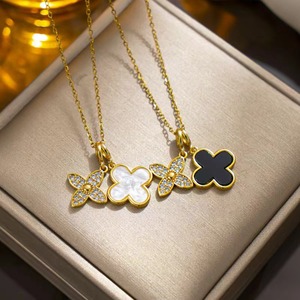 Venta al por mayor de joyería de moda de acero inoxidable de lujo de cristal de diamante de doble capa de trébol collar con colgante de cuatro hojas - Product Image 1