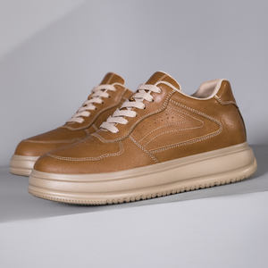 รองเท้าผ้าใบลำลองแบบมินิมอลสีขาวล้วน ทรงกลาง สำหรับผู้ชาย พื้นหนา หนังพรีเมียม เพิ่มความสูง รองเท้ากีฬาสำหรับผู้หญิง เหมาะสำหรับเดินทุกวัน - Product Image 4