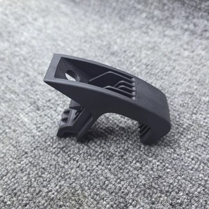 ตะขอแขวนพนักพิงศีรษะรถยนต์ SEAT รุ่น 5JA867615A วัสดุ ABS สำหรับรุ่น DZ สีดำ แบบกันลื่น - Product Image 3