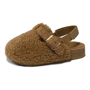 Chaussons en peluche pour enfants YL-25451 avec sangle réglable - Sandales d'intérieur d'hiver pour garçons et filles, chaudes, antidérapantes et disponibles en OEM/ODM - Product Image 1