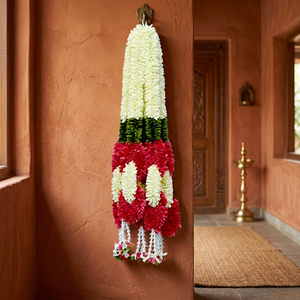 Guirnalda Floral Artificial Blanca y Roja de Tela para Decoración de Bodas Tradicionales, Ceremonias y Festivales, para Colgar en Interiores - Product Image 3