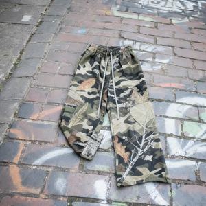 Pantalon de survêtement camouflage baggy à jambe large et droite, imprimé intégral, multi-poches, de haute qualité et épais - Product Image 1