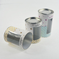 Emballage personnalisé de luxe en tube de carton cylindrique pour vêtements et chaussettes |   Boîte cadeau en matériau recyclé avec impression de logo et pelliculage mat