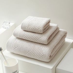Ensemble de serviettes de bain blanches unies de luxe pour hôtel, 100% coton, 3 pièces - Product Image 4