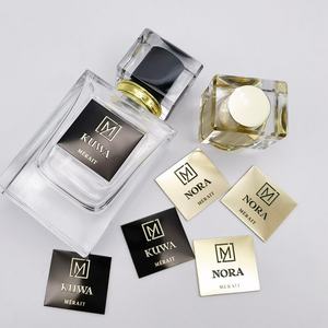 Étiquettes personnalisées pour flacons de parfum imperméables, autocollants adhésifs avec logo métallique en relief, forme personnalisée et emballage en carton - Product Image 1