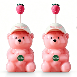 Bicchiere Personalizzato a Forma di Orso Fragola da 20oz, Riutilizzabile e Portatile, con Coperchio e Cannuccia per <span class=keywords><strong>Caffè</strong></span> Freddo - Product Image 1