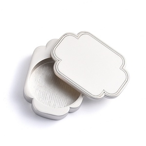 Boîte de parfum solide en métal de forme irrégulière, petite, argentée, classique, avec logo personnalisé - Product Image 4