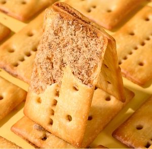 Craquelins croustillants fourrés <span class=keywords><strong>au</strong></span> bœuf et <span class=keywords><strong>au</strong></span> fromage, pour petit-déjeuner, substitut <span class=keywords><strong>de</strong></span> repas, collations décontractées, pour le dortoir, pour satisfaire les envies - Product Image 1