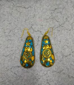 Nuevo diseño indio hecho a mano resina incrustaciones latón pendientes diseños joyería modelos India 2024 para mujeres y niñas de la India - Product Image 5