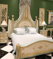 Ensemble de chambre à coucher de luxe de style mid-century, série française Yips LDF-0756, en bois blanc peint à la main avec motifs floraux, lit de 1,8 mètre, style antique.