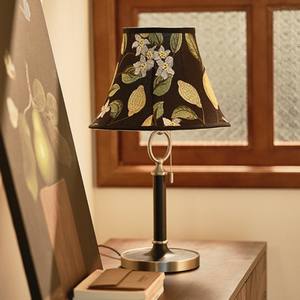 Abat-jour en tissu blanc moderne et luxueux avec décoration en métal, lampe de chevet LED tactile, adapté pour les hôtels - Product Image 2