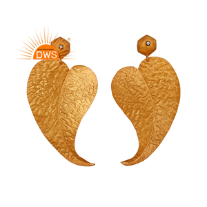 Pendientes de Plata Chapados en Oro con Diseño de Hoja y Circonita Blanca, Joyería de Fabricante - Product Image 1