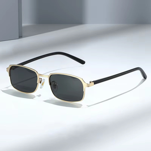 Lunettes de soleil rectangulaires à monture fine effet bois, personnalisables avec logo, protection UV400, en métal, pour hommes et femmes, collection 2026 - Product Image 2