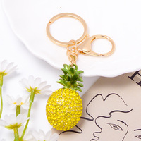 Hete Aanbieding Schattige Verse Aardbei Strass Sleutelhanger Zinklegering Fruit Tas Charm Kristal Autosleutelring Zoete Groothandel Sieraden