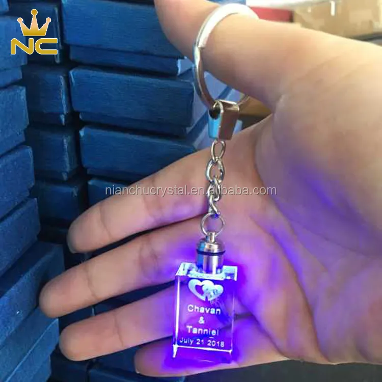 Custom 3D Laser Ha Condotto La Luce di Cristallo KeyChain per Omaggi di Nozze