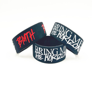 Pulsera de Silicona con el Logotipo de <span class=keywords><strong>BMTH</strong></span>, Música Británica Popular 2024, Grabado en Relieve, Relleno de Color, Impermeable, Pulsera Promocional para Bring Me - Product Image 1