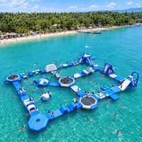 Parc aquatique gonflable géant personnalisé pour complexe hôtelier commercial de plage avec parcours d'obstacles flottant