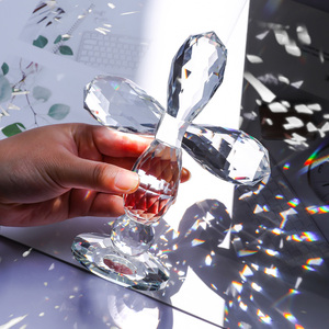 Cruz de Cristal de 6.88'' de Alto con Base de Vidrio, Figura Coleccionable, Decoración Tradicional Cristiana para Mesa, Cruz de Pascua - Product Image 5