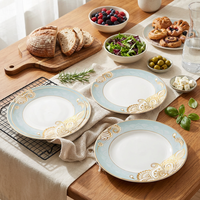 Assiettes de présentation royales arabes de luxe à bord doré, assiettes de dîner florales bleues et blanches, vaisselle bohème en porcelaine fine pour mariage