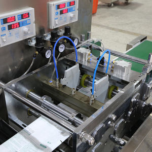 מכונת אריזת כרית נייר אוטומטית במהירות גבוהה מתאימה לאריזת שוקולד, לחם ועוגות - Product Image 5