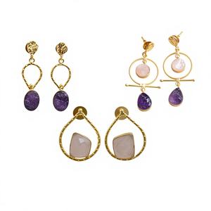 Boucles d'oreilles tendance en laiton plaqué or, bijoux en pierres précieuses authentiques, finition laiton satiné, pièce maîtresse stylée, vente en gros - Product Image 1